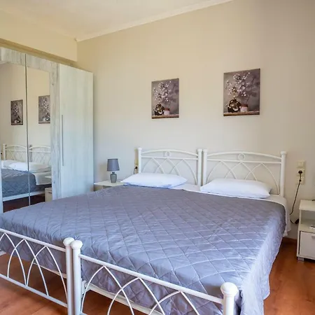 Thea Family Apartmán Yénion