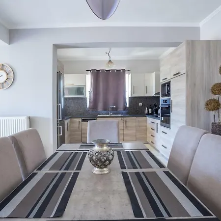 Apartmán Thea Family Yénion